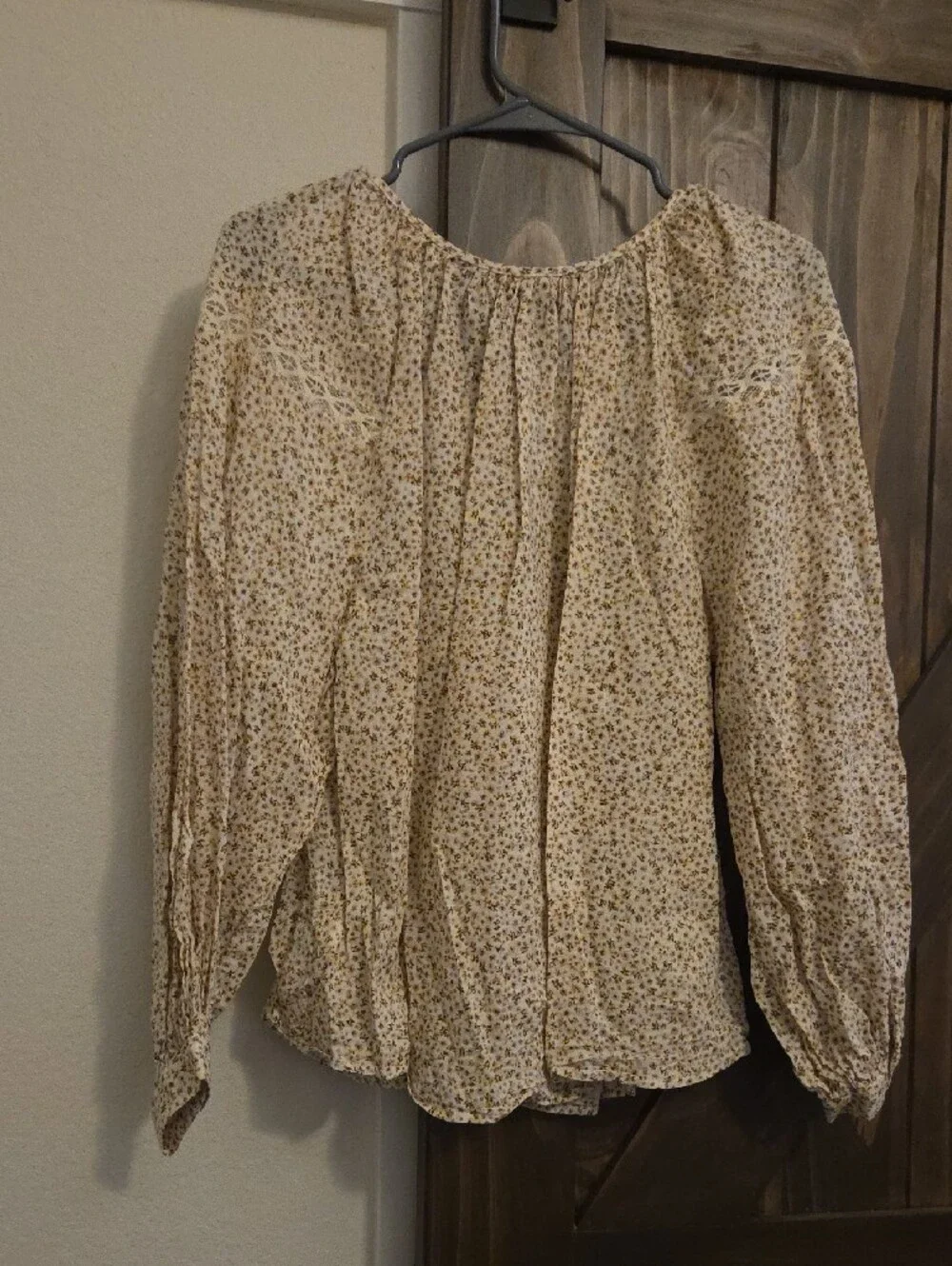 Old Navy lightweight cream